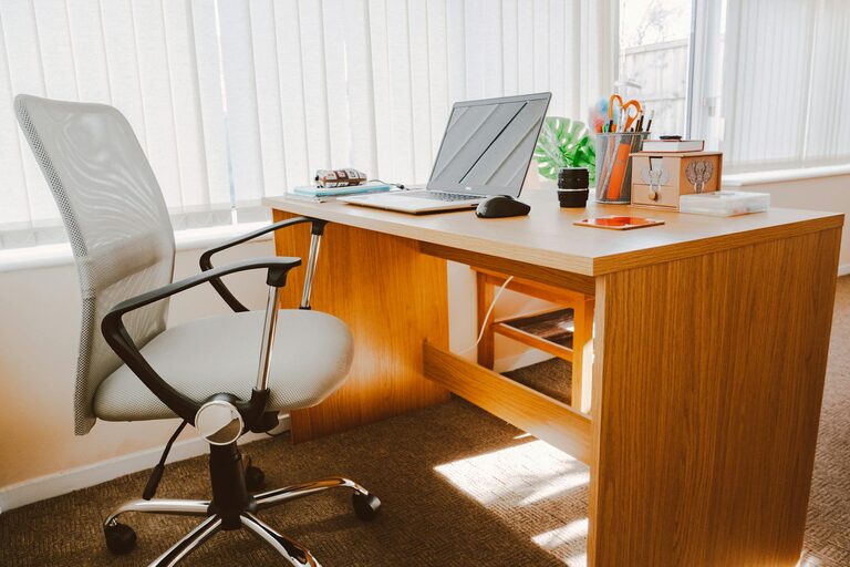 Tips for Choosing a Comfortable Desk Chair That Supports Your Health